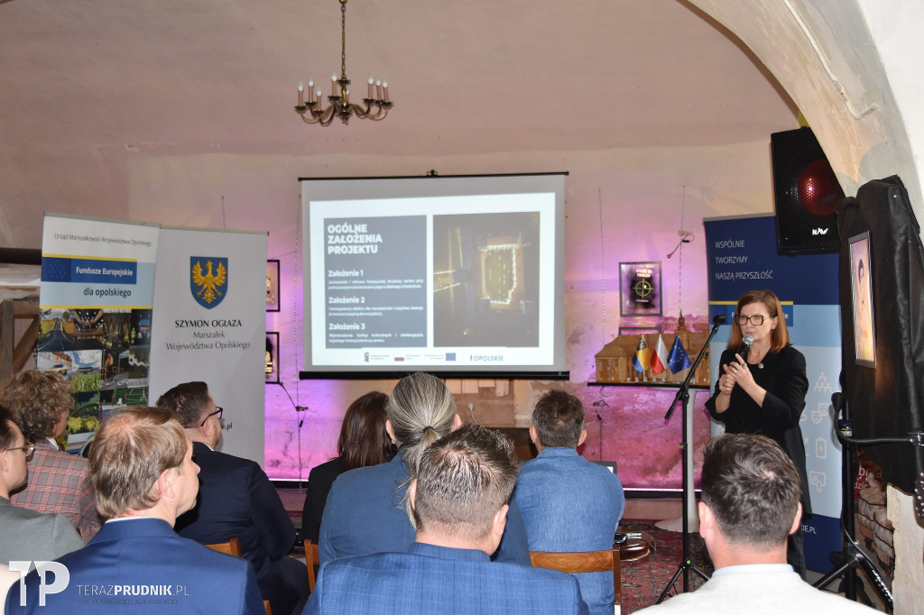 Podpisanie umów w Pałacu Rozkochów
