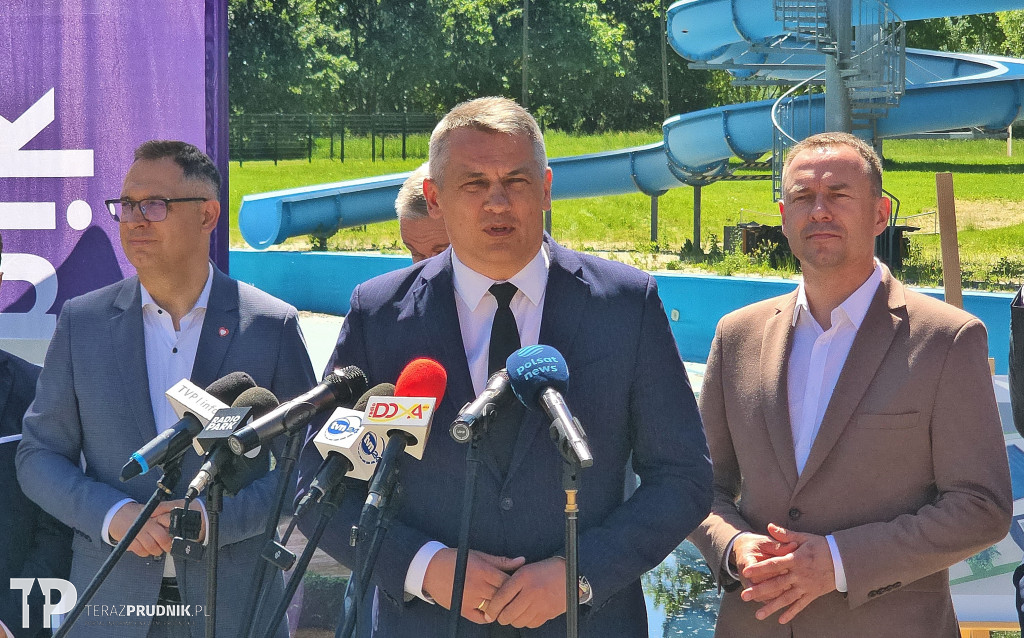 Wręczenie decyzji o dofinansowaniu odbudowy basenu
