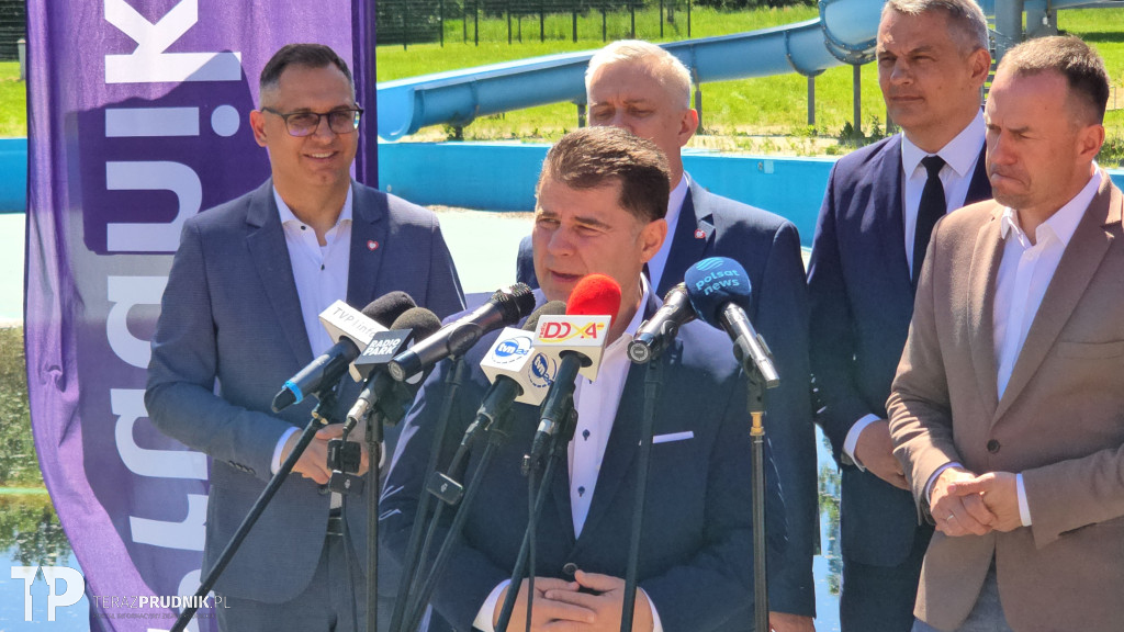 Wręczenie decyzji o dofinansowaniu odbudowy basenu
