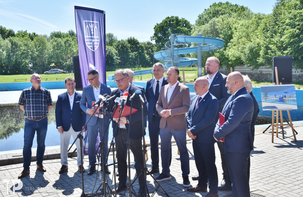 Wręczenie decyzji o dofinansowaniu odbudowy basenu