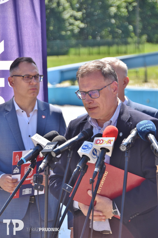 Wręczenie decyzji o dofinansowaniu odbudowy basenu