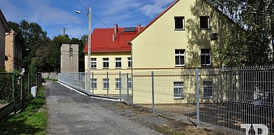 Ulica Kwiatowa: Wzdłuż młynówki