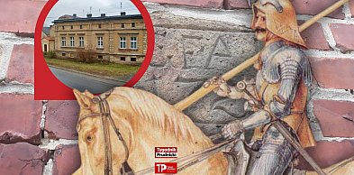Tajemnicza tablica na wiejskim budynku. Ta historia sięga średniowiecza