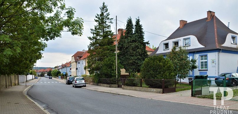 Ulica Grunwaldzka: Na zachód od koszar i cmentarza
