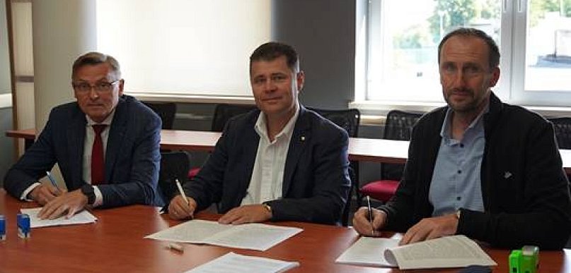 Podpisano umowę na ścieżkę pieszo-rowerową Prudnik - Dębowiec