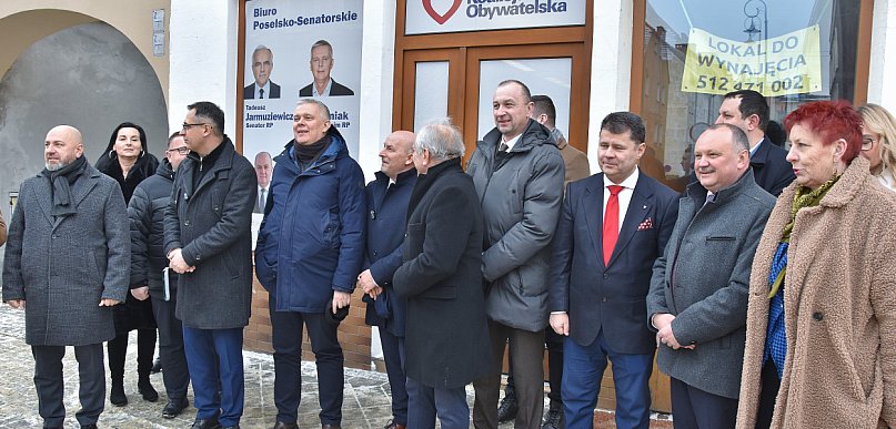 Posłowie i senator KO mają nowe biuro w Prudniku