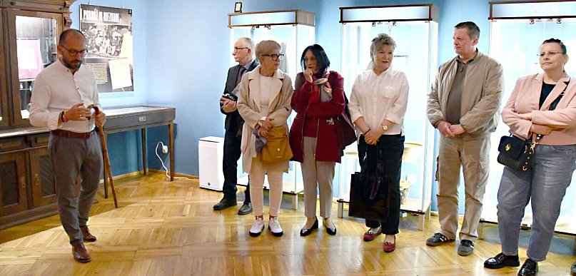 Wystawa w Muzeum Ziemi Prudnickiej: Pamięć przywieziona w walizkach