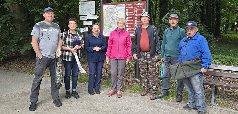 Maczety, sekatory i pędzle, czyli turyści w akcji!